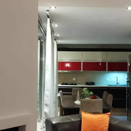 Elisavet Appartement *